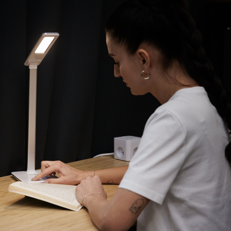 Huslog Lampka z ładowarką indukcyjną biała OW-390202