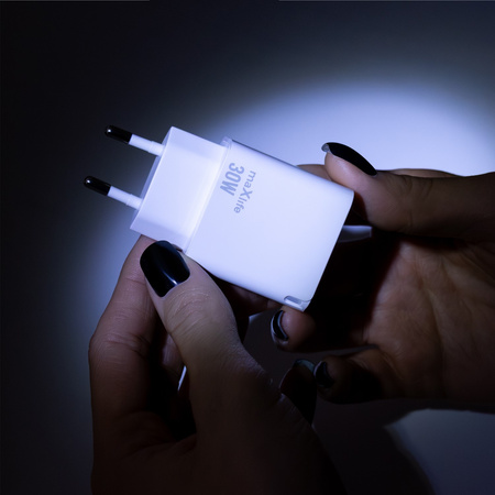 Maxlife ładowarka sieciowa GaN PD QC MXTC-09-30AC 1x USB-C 1x USB 30W biała